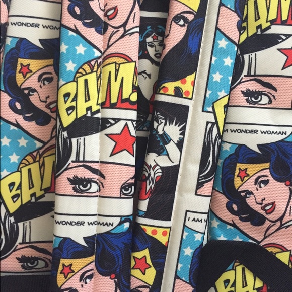 ❗️LAST ONE❗️Loungefly x Wonder Woman Comic Print Backpack - Picture 5 of 5